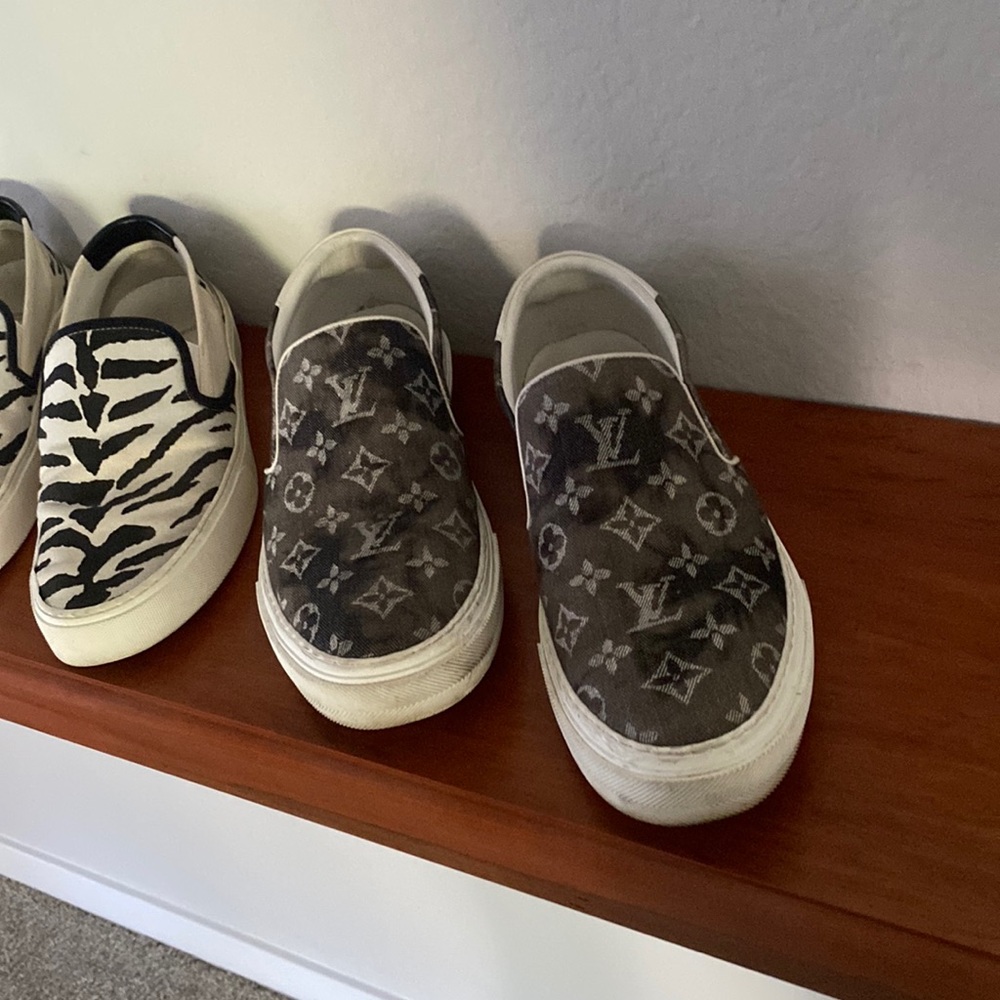 Worn about 30 times, still great condition/ size 42 European, 9 American
